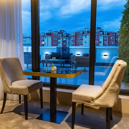 Helm Hotel