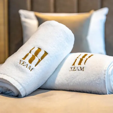 Helm Hotel